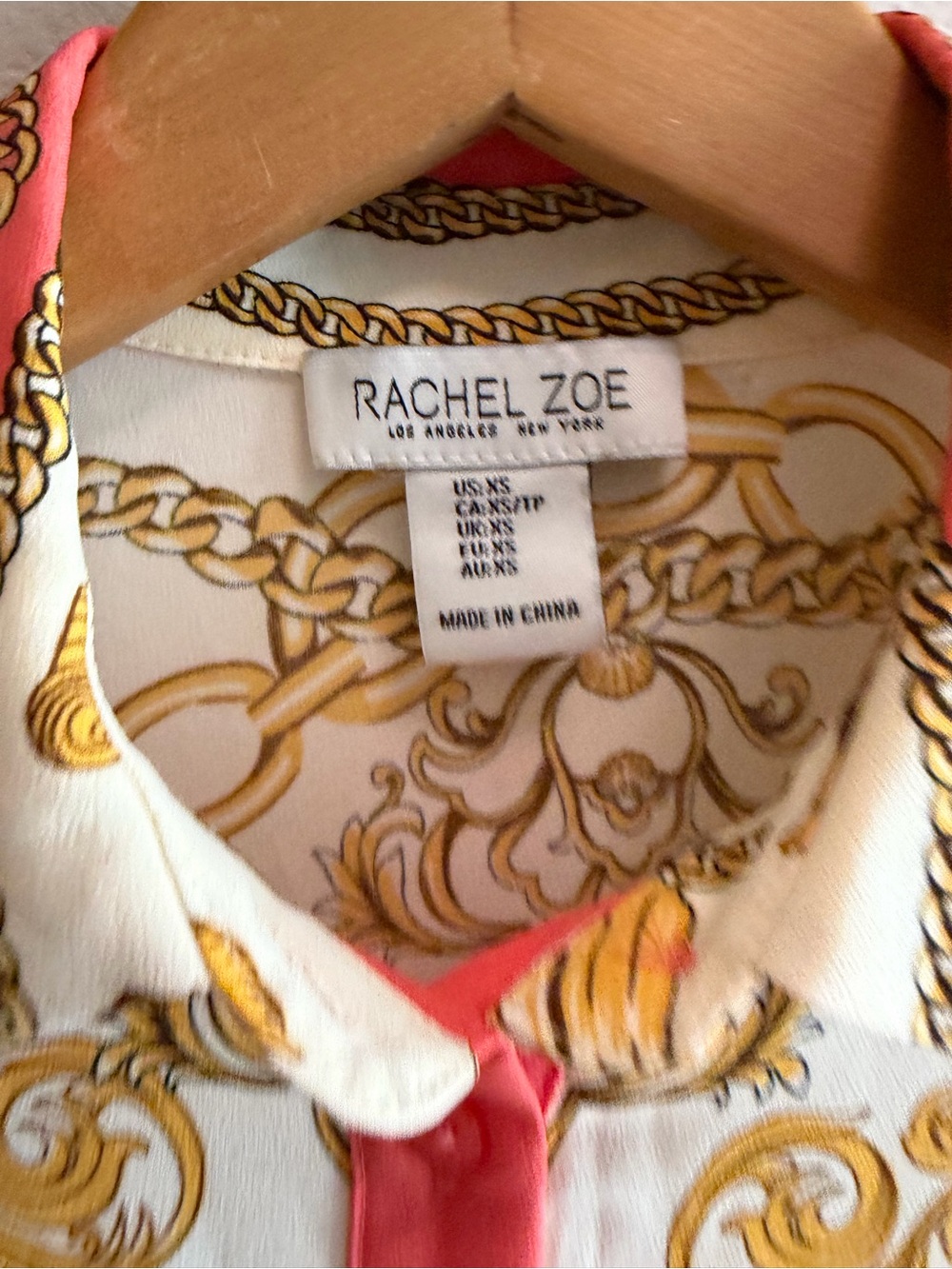 RACHEL ZOE Chain Scarf Seashell Print Silky Button Down - Picture 4 of 6